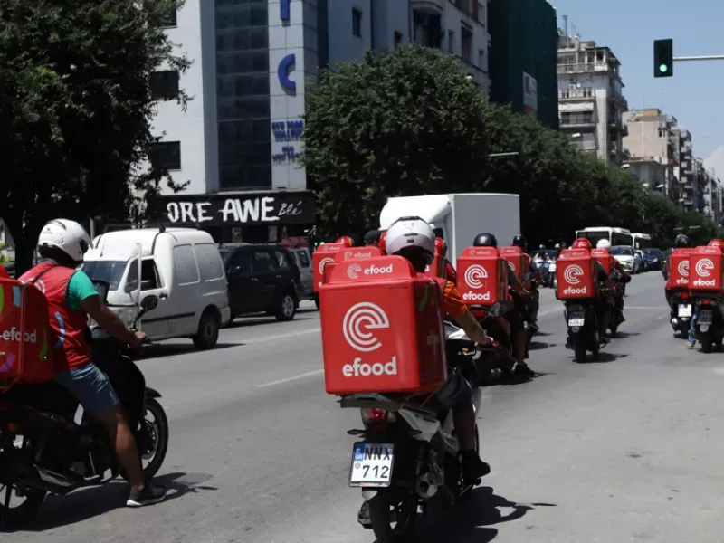 14 σωματεία διανομέων ζητούν σαφείς κανόνες για την εργασία στις πλατφόρμες