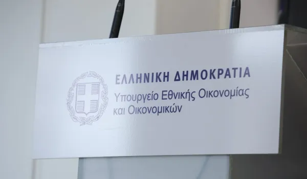 Το ΥΠΕΘΟΟ δηλώνει ότι η Ελλάδα εφαρμόζει τις κυρώσεις κατά του Ιράν