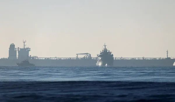 Βρετανία: Κυρώσεις σε 12 πετρελαιοφόρα και δίκτυα πληρωμών για τη Ρωσία