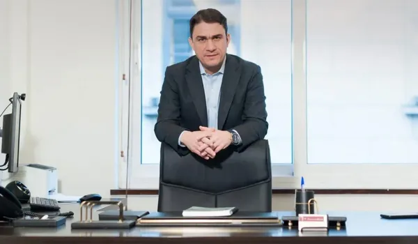 Ο Τσουκαλάς υπερασπίζεται τις προτάσεις για 13η σύνταξη και ΕΚΑΣ