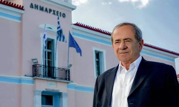 Στη ΜΕΘ ο δήμαρχος Ανατολικής Μάνης μετά από πτώση στο σπίτι του