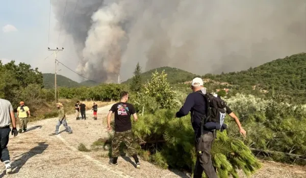 Πυρκαγιά σε δασική έκταση στα Κασσιτερά Ροδόπης με 30 πυροσβέστες και εναέρια μέσα
