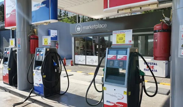 Η ΕΛ.Α.Σ. προτείνει πλαφόν στα καύσιμα και μείωση 30% στους λογαριασμούς ρεύματος