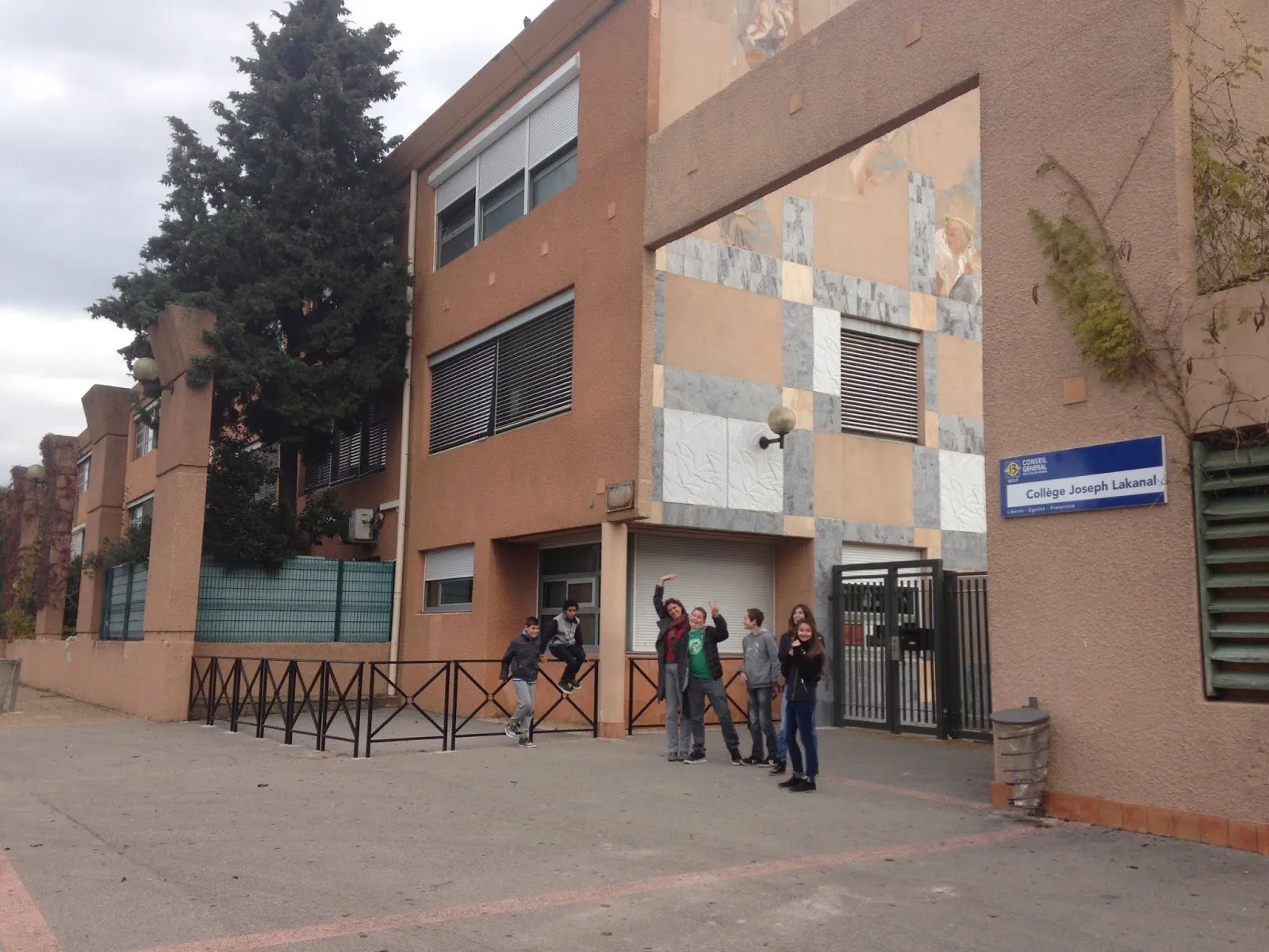 Πυροβολισμοί σε σχολείο της Ομπάν: Συνελήφθη 14χρονος, τραυματίστηκαν δύο εκπαιδευτικοί