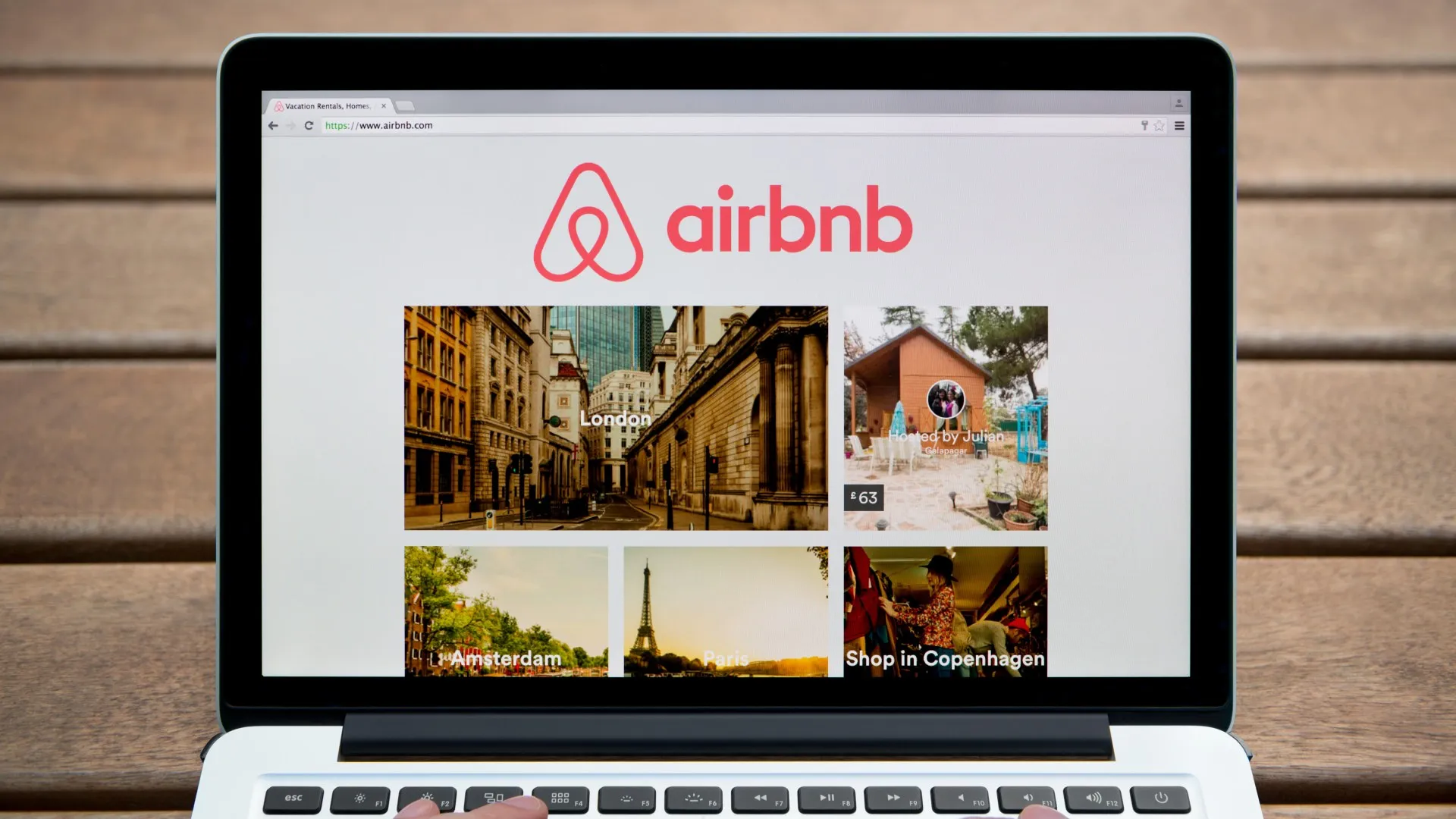 Η Airbnb περιορίζει τις εργασίες που μπορούν να ζητούν οι οικοδεσπότες