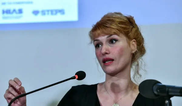 Η Θεώνη Κουφονικολάκου επικρίνει Γεωργιάδη για τις οικονομικές δυσκολίες των νοικοκυριών