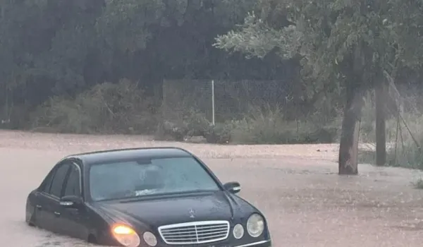 Κακοκαιρία στη Ρόδο: Νεκρός 62χρονος, κλειστά σχολεία και τέσσερα οχήματα στη θάλασσα