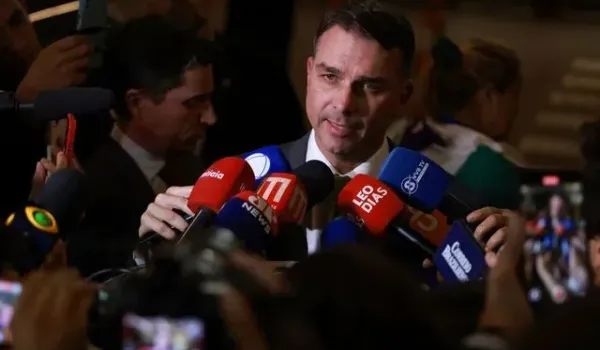 Ο Φλάβιο Μπολσονάρου προηγείται με 47% ενόψει του δεύτερου γύρου στη Βραζιλία