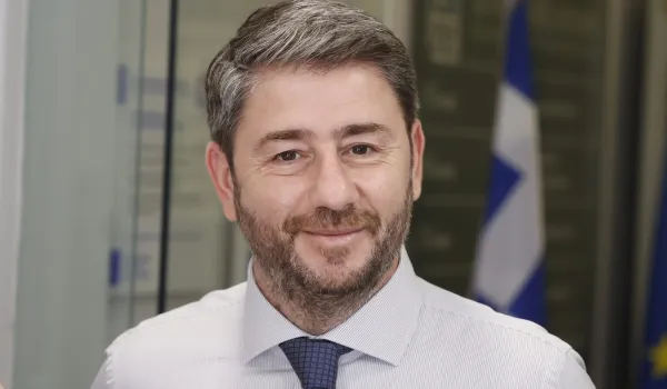 Ο Ανδρουλάκης στην πρώτη παρουσίαση στην Ελλάδα της «Συγκάτοικου»