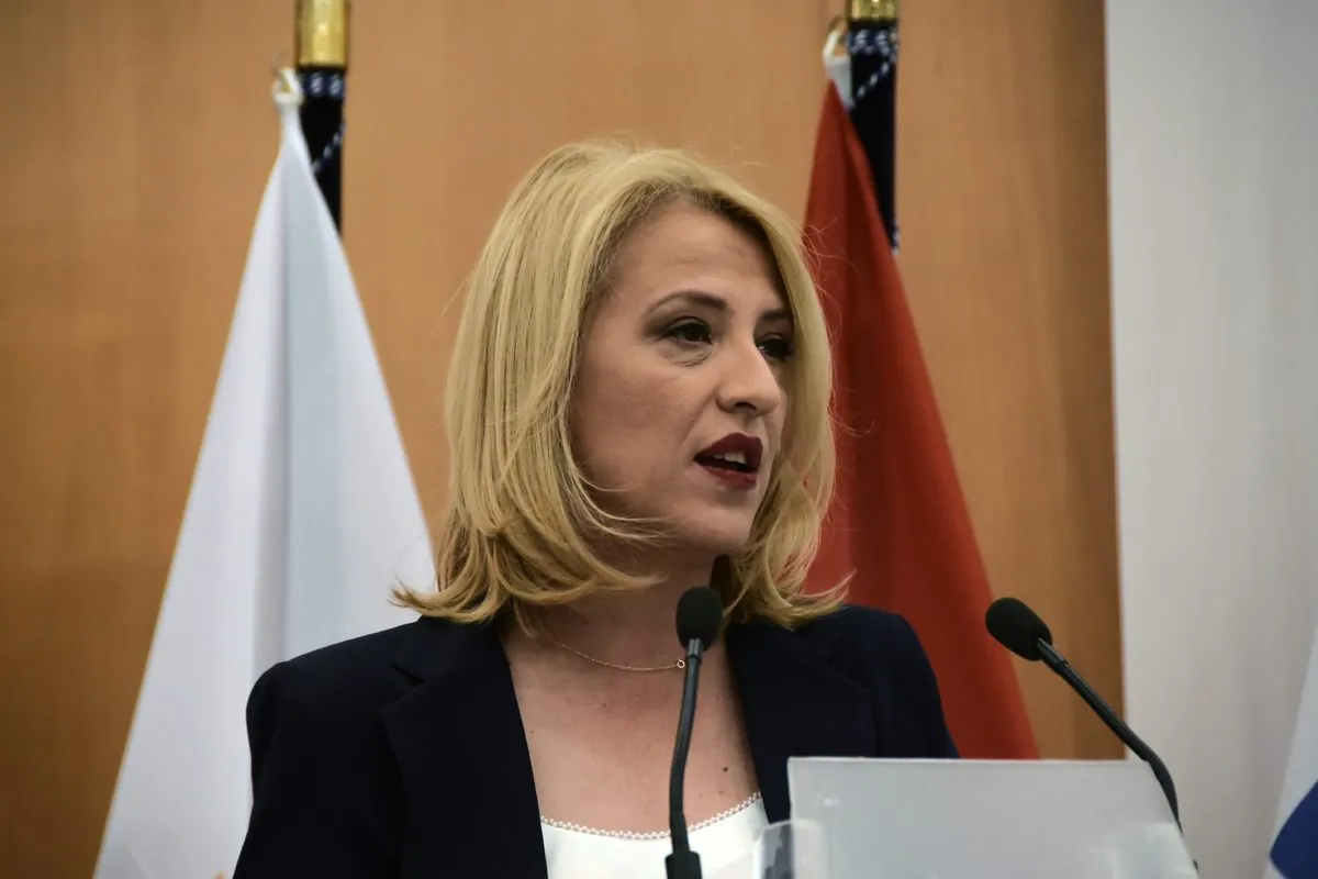 Η Δούρου ζητά την αποχώρηση της κυβέρνησης μετά τις αιχμές Κοβέσι