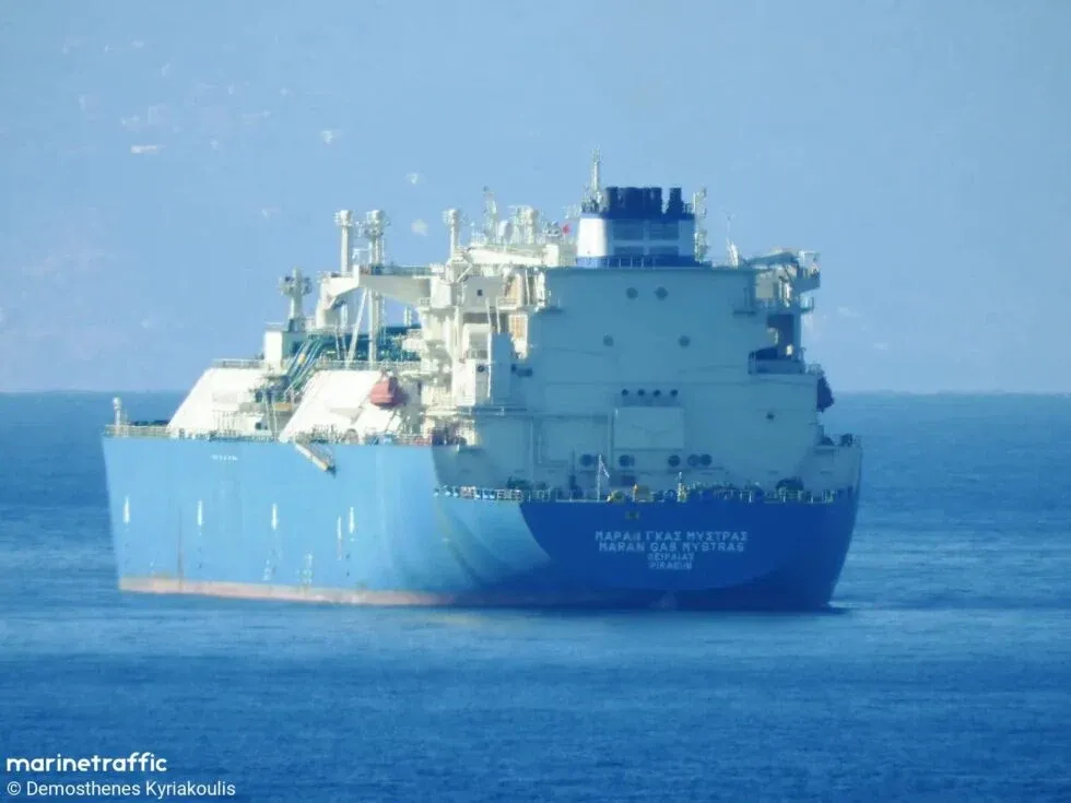 Πλήγμα από άγνωστο αντικείμενο στο ελληνόκτητο LNG «Maran Gas Mystras» κοντά στο Ορμούζ