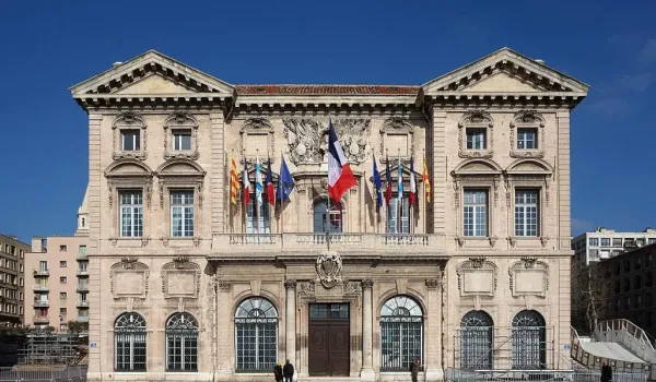 Διαδηλωτές μπήκαν για λίγο στο δημαρχείο της Μασσαλίας, δακρυγόνα στο Παρίσι