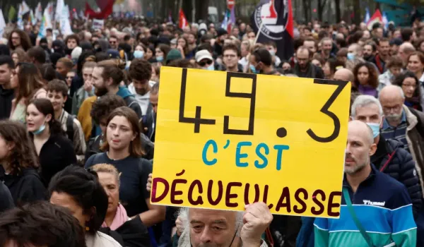 Νεκρός διαδηλωτής και σχεδόν 1.800 συλλήψεις μετά τις ταραχές στη Γαλλία