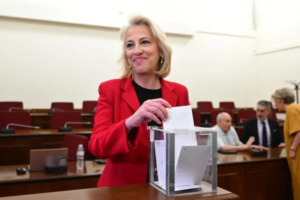 Η Ρένα Δούρου ζητά να γίνει το 2027 χρονιά διεκδίκησης των γερμανικών οφειλών