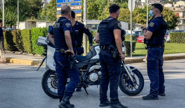 Πάτρα: Σύλληψη έξω από την εργασία της πρώην συζύγου του μετά από καταγγελία απειλής