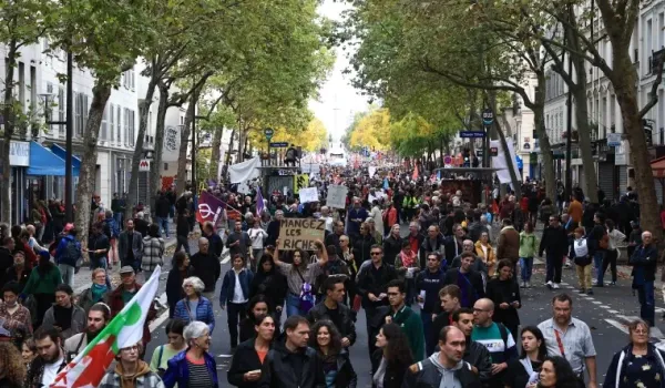 Η κυβέρνηση σταθμίζει τον κίνδυνο κινητοποιήσεων με φόντο την ευρωπαϊκή αναταραχή