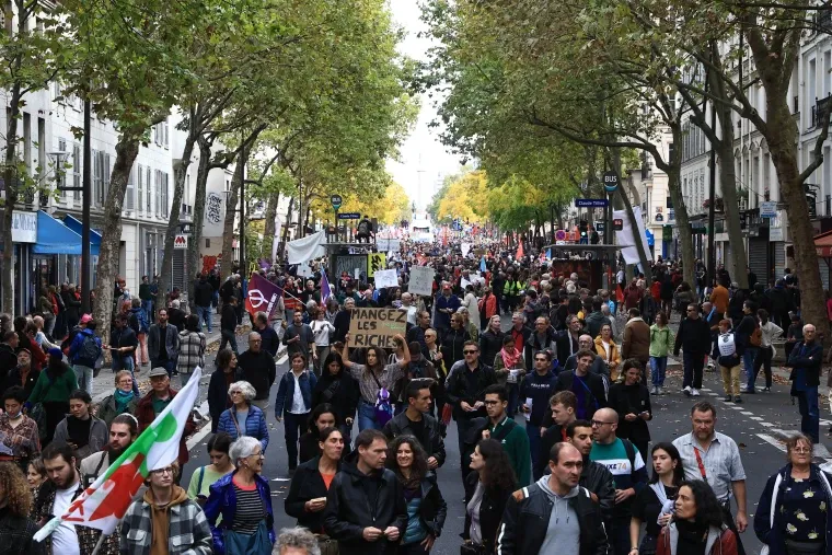 Η κυβέρνηση σταθμίζει τον κίνδυνο κινητοποιήσεων με φόντο την ευρωπαϊκή αναταραχή