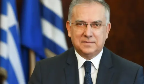 Θεοδωρικάκος προαναγγέλλει εορταστικό πακέτο βασικών προϊόντων στα σούπερ μάρκετ