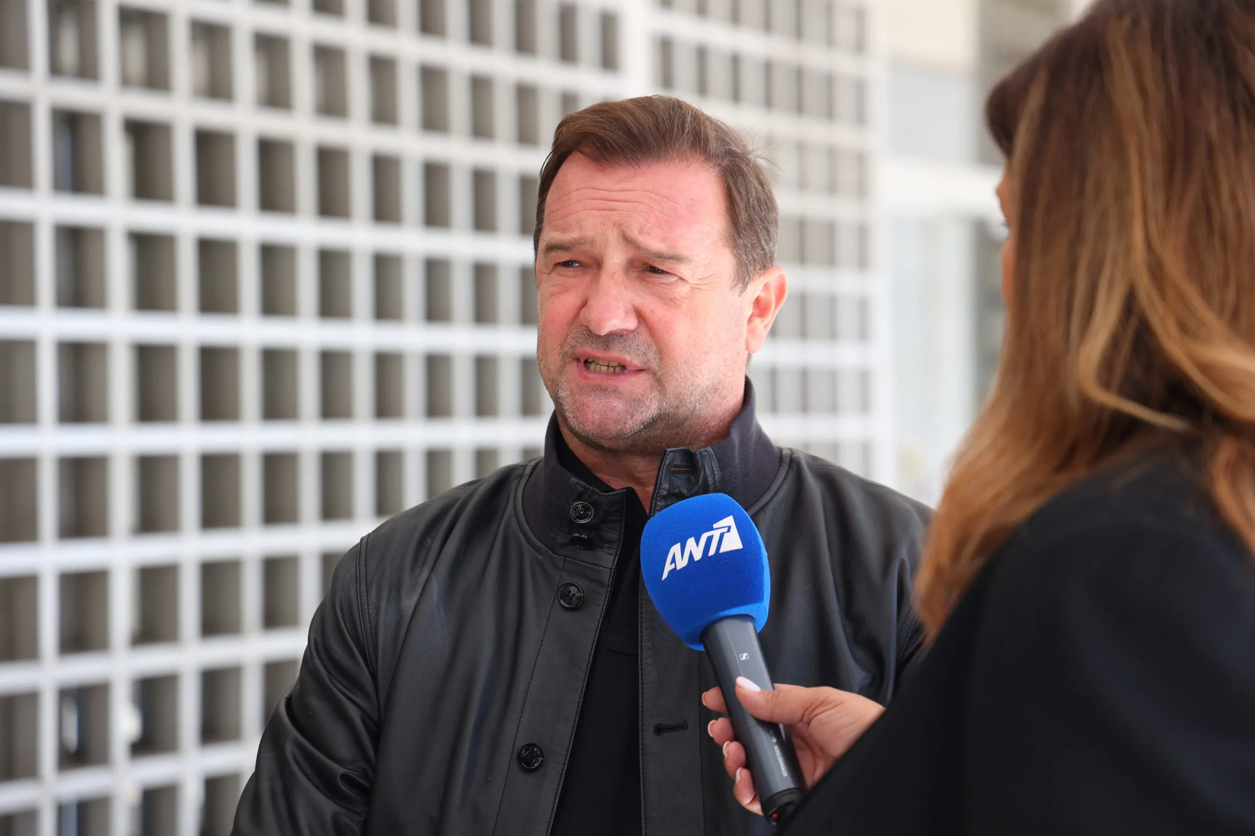 Ο Νίκος Πλακιάς λέει ότι οι φωτογραφίες Βελόπουλου δείχνουν οστά ζώων