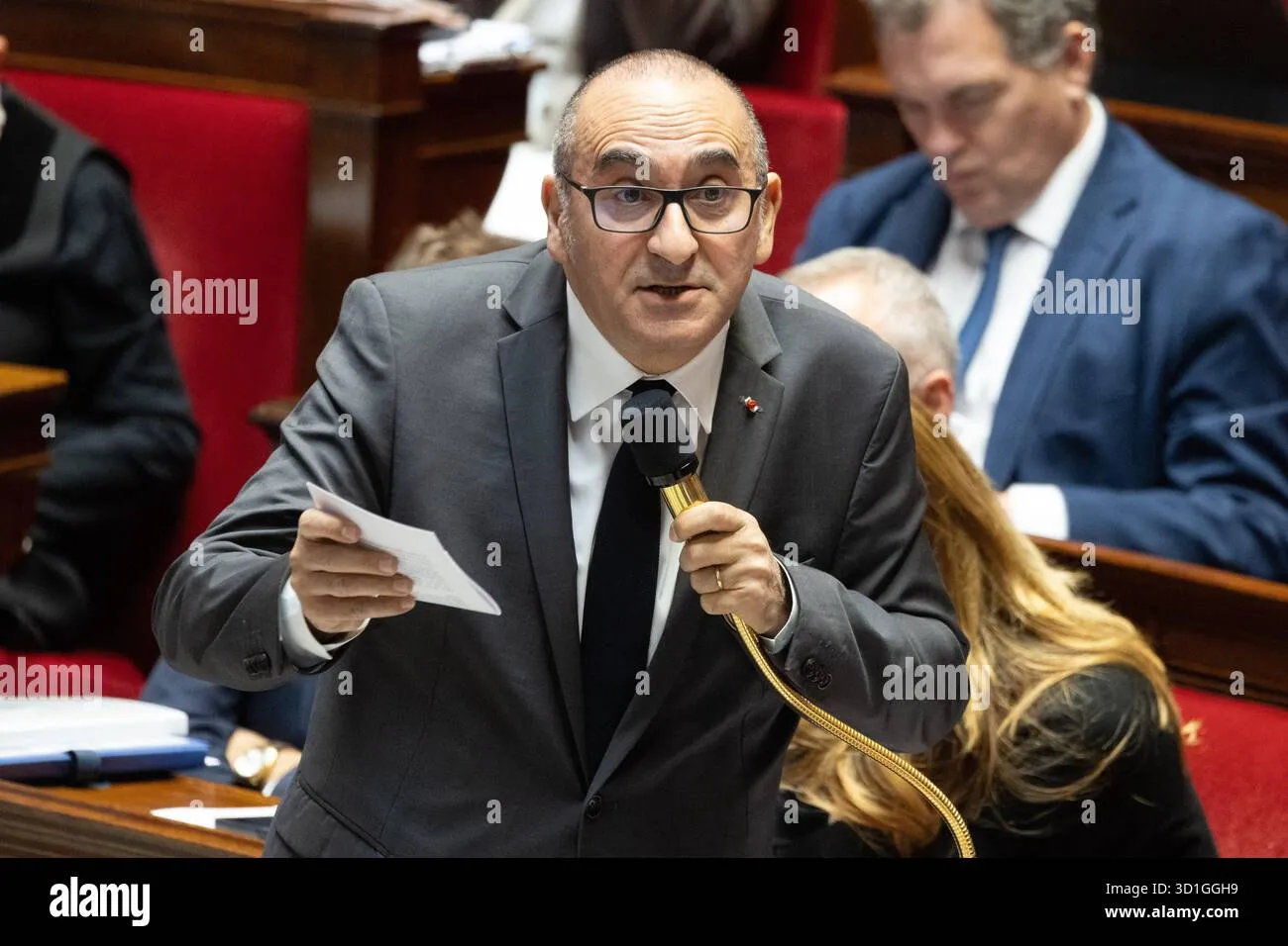 Η Γαλλία αναστέλλει προσωρινά τις χειροβομβίδες κρότου-λάμψης μετά τον ακρωτηριασμό 15χρονου