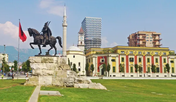 Νέες συγκρούσεις στα Τίρανα και 210 προσαγωγές από την έναρξη των κινητοποιήσεων