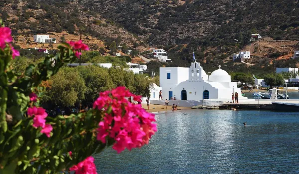Αλιέας εντόπισε σορό άνδρα στον όρμο Βαθύ της Σίφνου
