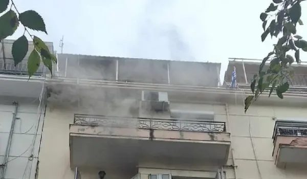 Υπό έλεγχο η φωτιά σε διαμέρισμα πέμπτου ορόφου στη Θεσσαλονίκη