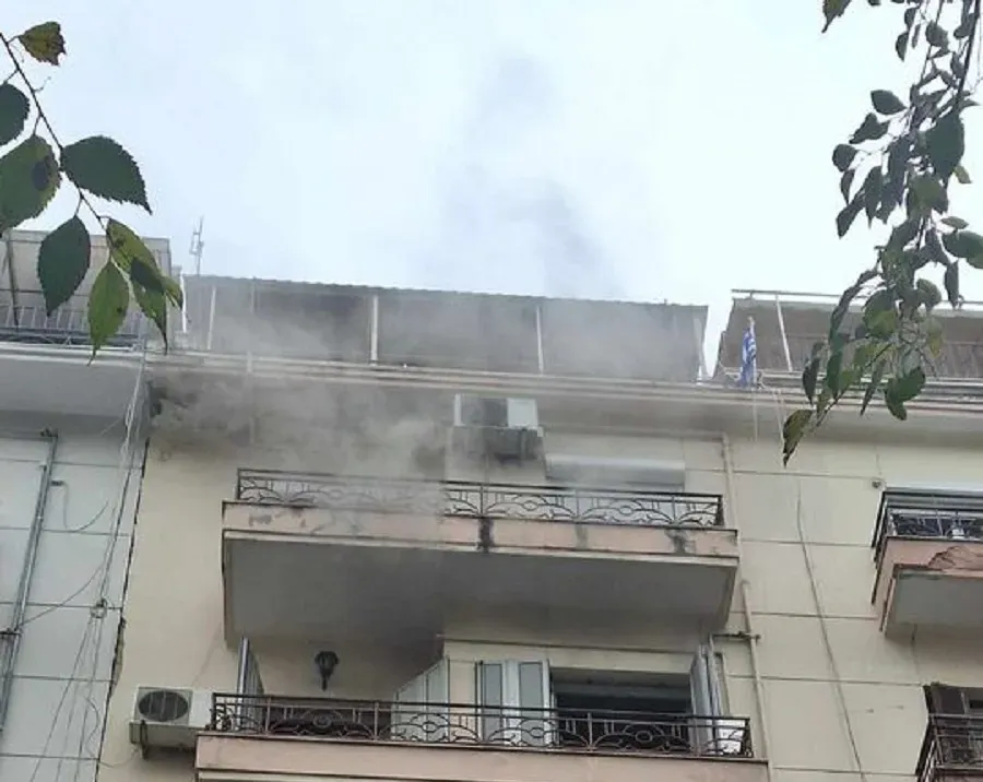 Υπό έλεγχο η φωτιά σε διαμέρισμα πέμπτου ορόφου στη Θεσσαλονίκη