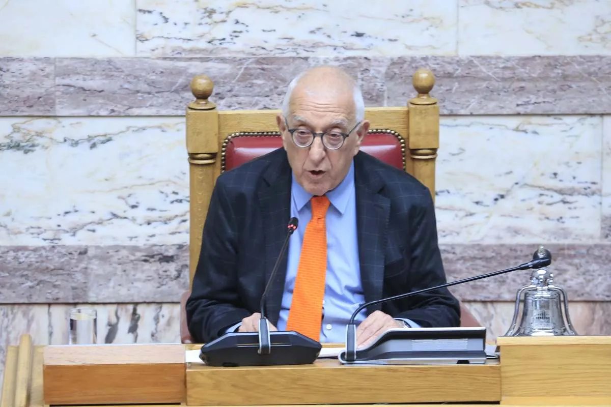 Νικήτας Κακλαμάνης συνεχάρη τον Πετρούνια για το ασημένιο μετάλλιο στο Ρότερνταμ