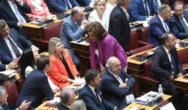 Η Μυρτώ Κοροβέση προσχώρησε στο ΠΑΣΟΚ, που αριθμεί πλέον 36 βουλευτές
