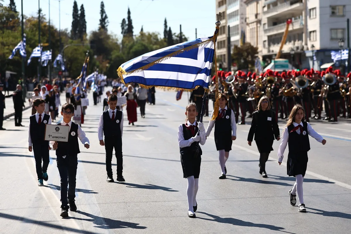 Με καλό καιρό η μαθητική παρέλαση στο κέντρο της Αθήνας για την 28η Οκτωβρίου