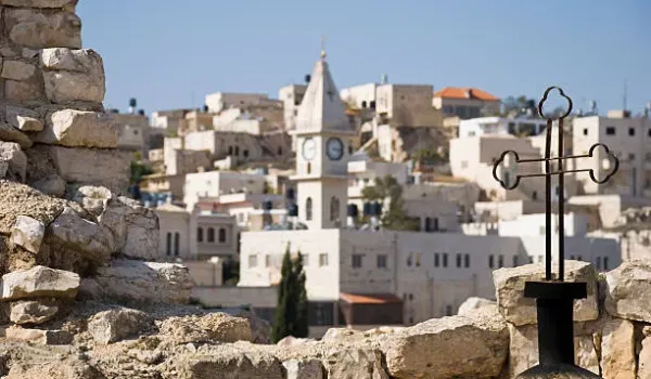 Έποικοι επιτέθηκαν σε ευρωπαϊκή αντιπροσωπεία στην Τάιμπε της Δυτικής Όχθης