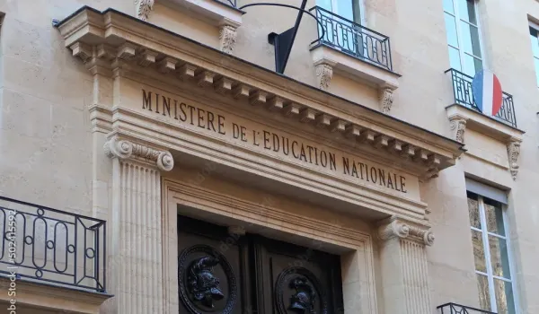Γαλλική έκθεση υπολογίζει στο 32% το μερίδιο των συντάξεων στον προϋπολογισμό Παιδείας