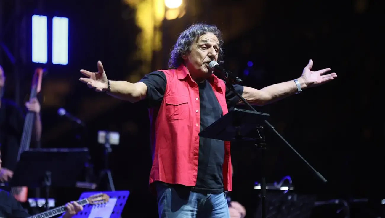 Ο Βασίλης Παπακωνσταντίνου λέει ότι αναρρώνει στο σπίτι και ζητά ηρεμία