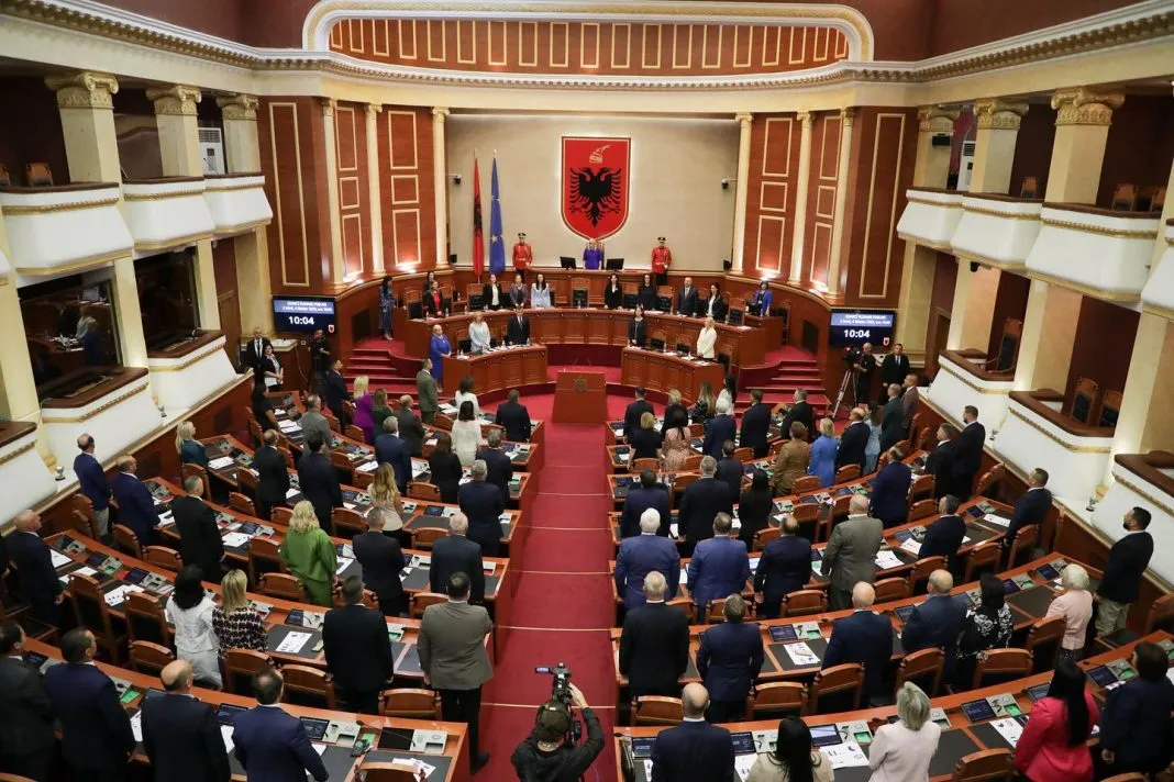 Συμπλοκές στην αλβανική Βουλή και προσωρινή διακοπή της συνεδρίασης