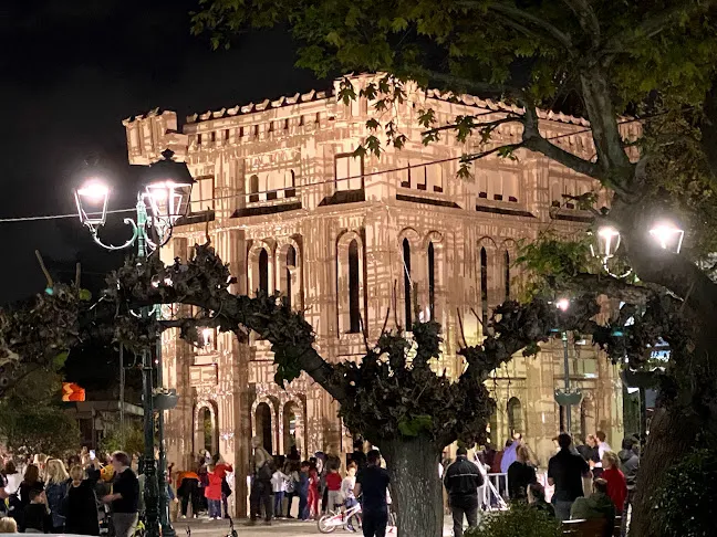 Αντιφασιστική συγκέντρωση στην Ελευσίνα μετά την επίθεση με μαχαίρι σε 32χρονο