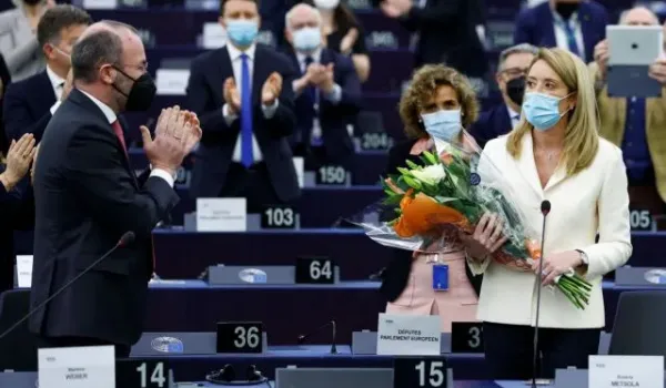Η Ρομπέρτα Μετσόλα εκφράζει αλληλεγγύη σε Ελλάδα και Κύπρο για το τουρκολιβυκό μνημόνιο