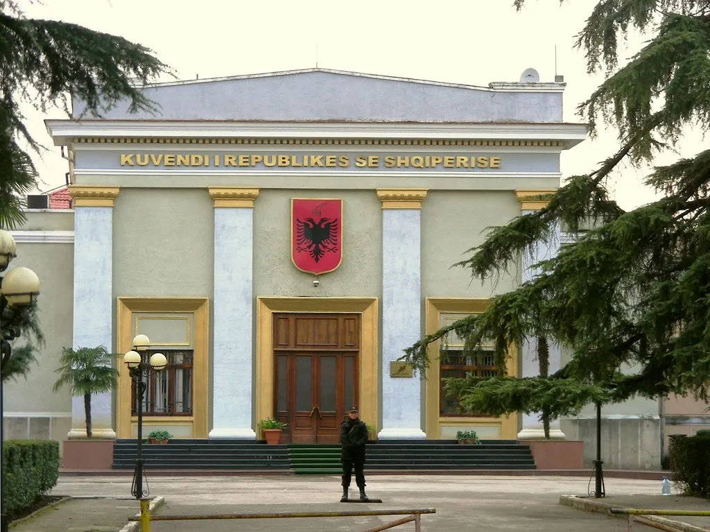 Νέα συγκέντρωση στην Αλβανία με στόχο να εμποδιστεί η είσοδος βουλευτών