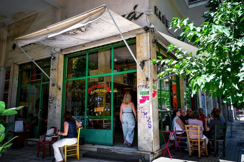 Η «Μουριά» των Εξαρχείων κλείνει έπειτα από 111 χρόνια