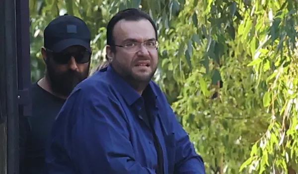 Πέντε προφυλακίσεις στην υπόθεση απάτης με τον ΕΦΚΑ, ανάμεσά τους ο Φίλιππος Καμπούρης και η σύζυγός του