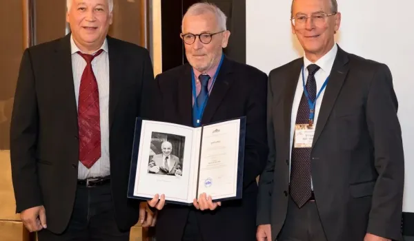 Στον Φράνσις Χάλζεν το Νόμπελ Φυσικής 2026 για την έρευνα των νετρίνων