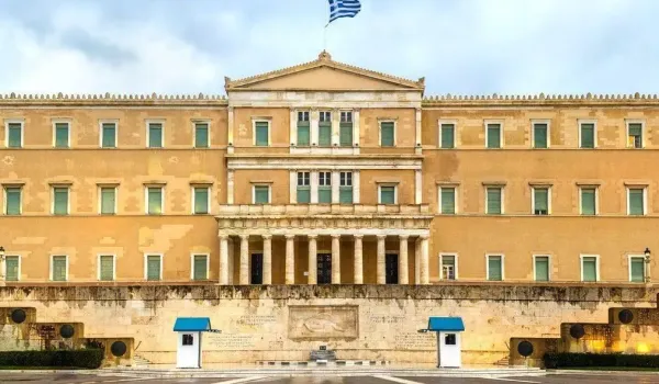 Έληξε ο συναγερμός στη Βουλή μετά τον έλεγχο για βόμβα