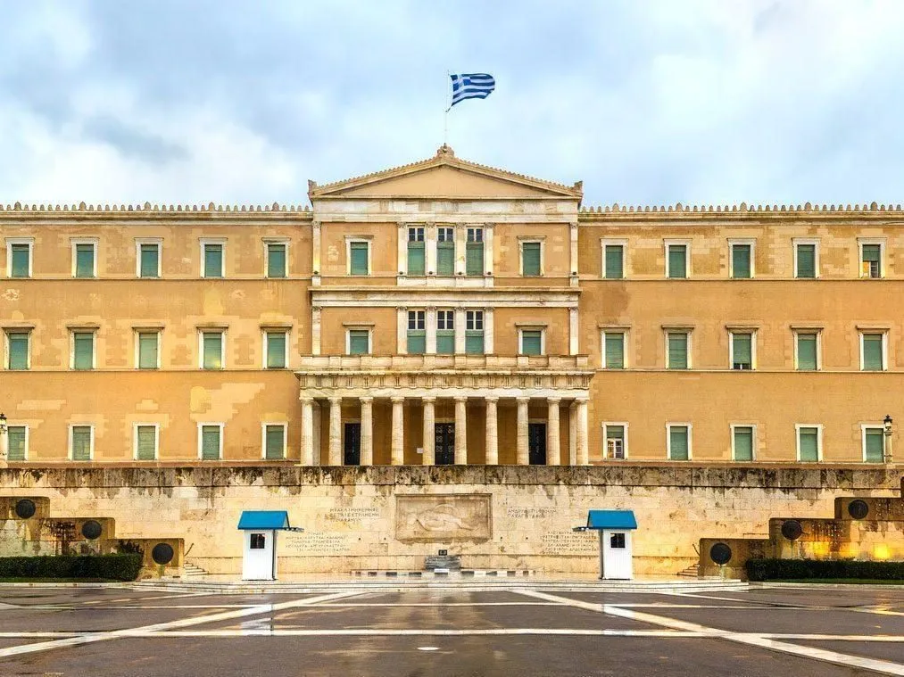 Έληξε ο συναγερμός στη Βουλή μετά τον έλεγχο για βόμβα