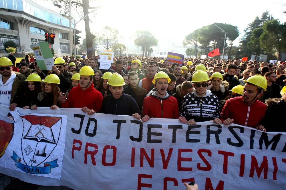 Χιλιάδες μαθητές και φοιτητές διαδηλώνουν για τέταρτη ημέρα στην Αλβανία