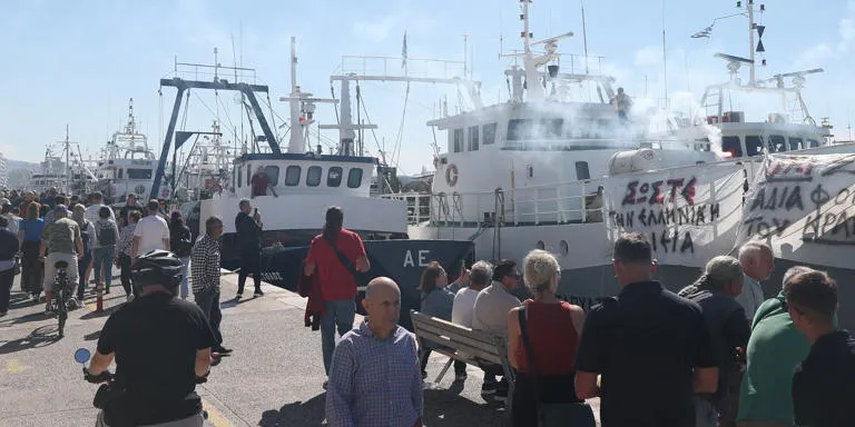 Περίπου 110 αλιευτικά στον Θερμαϊκό – Οι ψαράδες εξετάζουν αποκλεισμό του λιμανιού