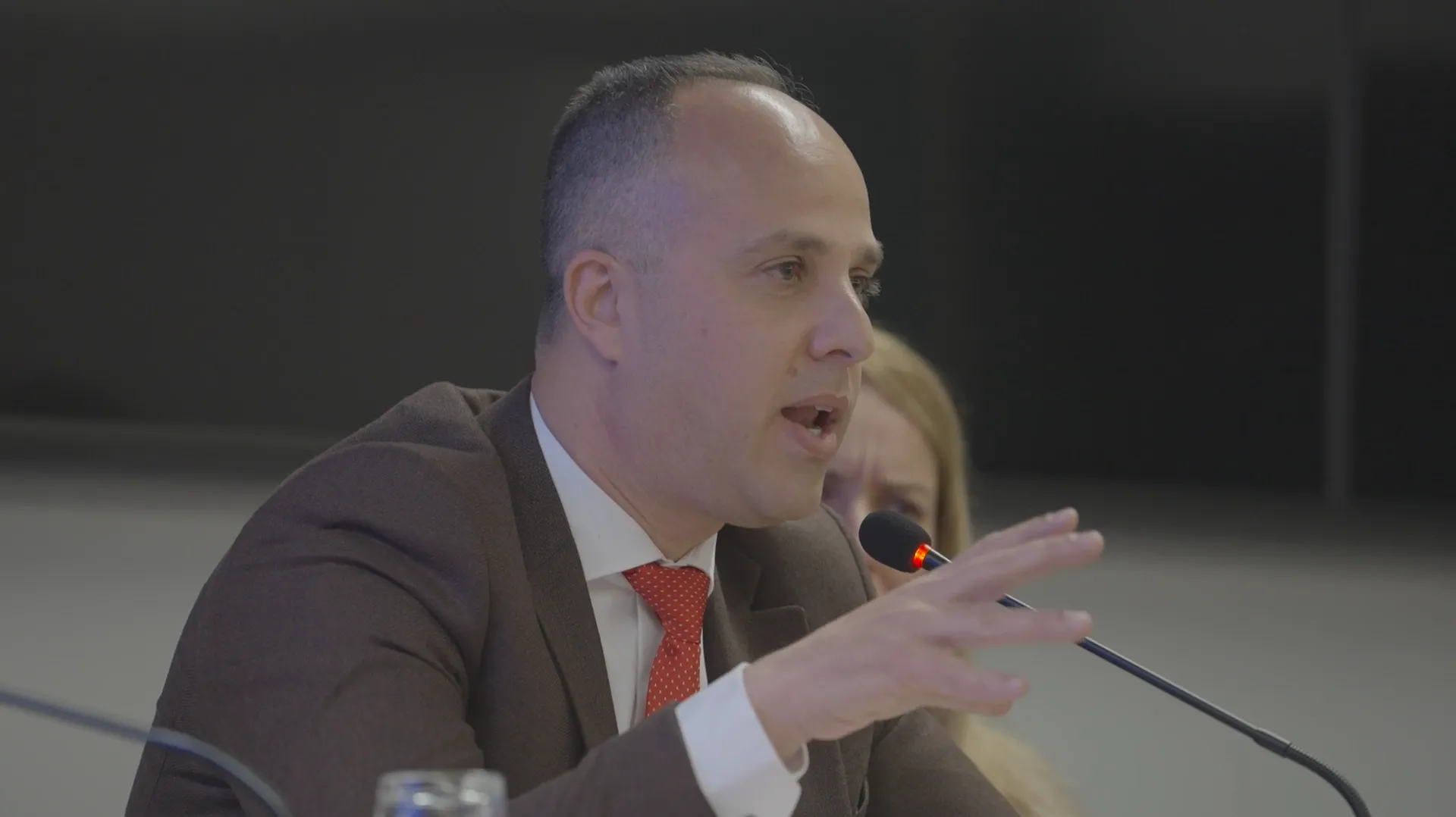 Ο Ζαχαρίας Κεσσές ζητά από τον Βασίλη Φλωρίδη να τοποθετηθεί για τέσσερις υποθέσεις