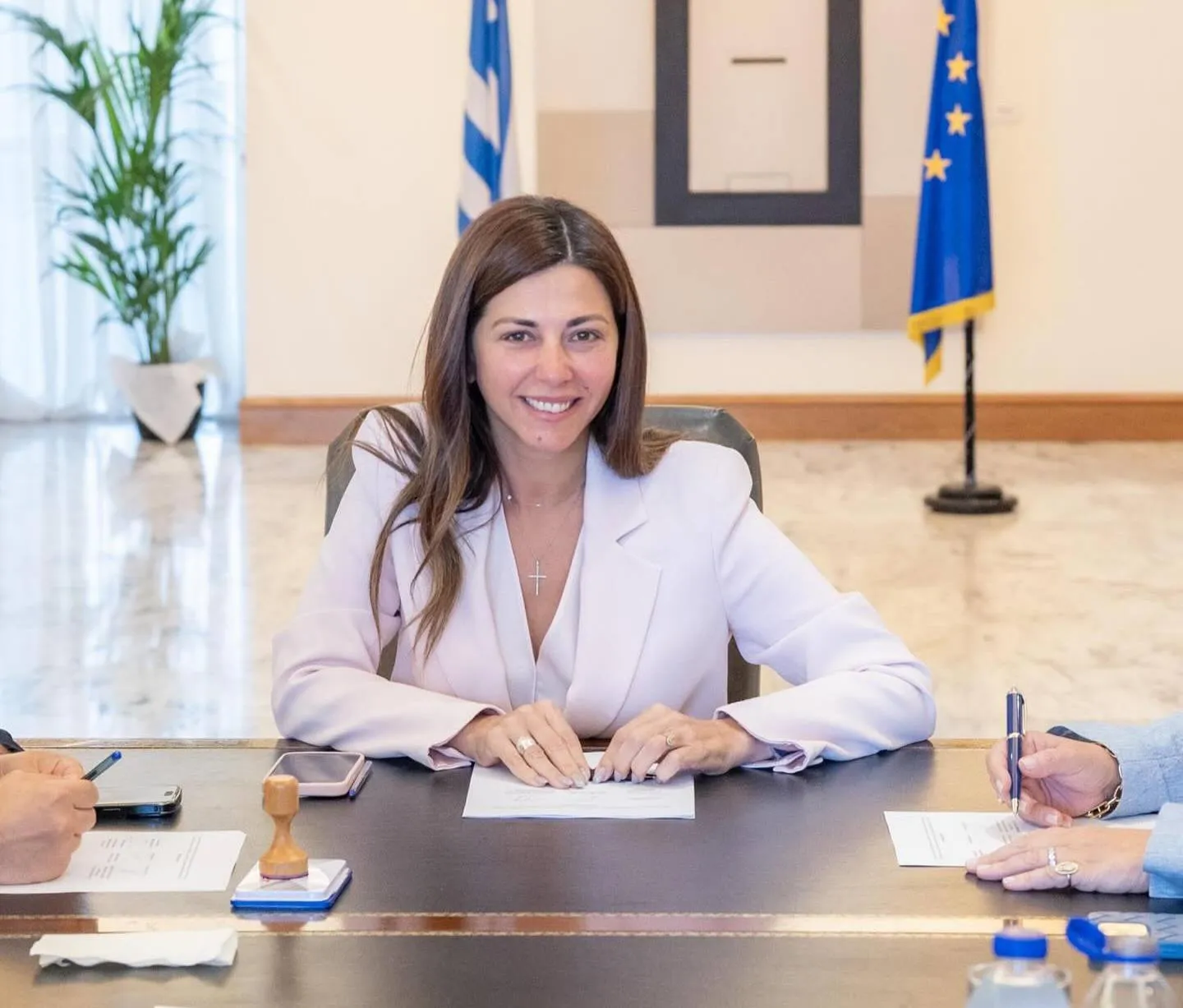 Η Ζαχαράκη θα καλέσει τα 15μελή των σχολείων υπό κατάληψη στο υπουργείο