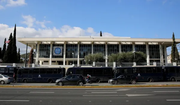 Η ΕΛ.ΑΣ. απαγορεύει τις συγκεντρώσεις γύρω από την αμερικανική πρεσβεία έως την Πέμπτη