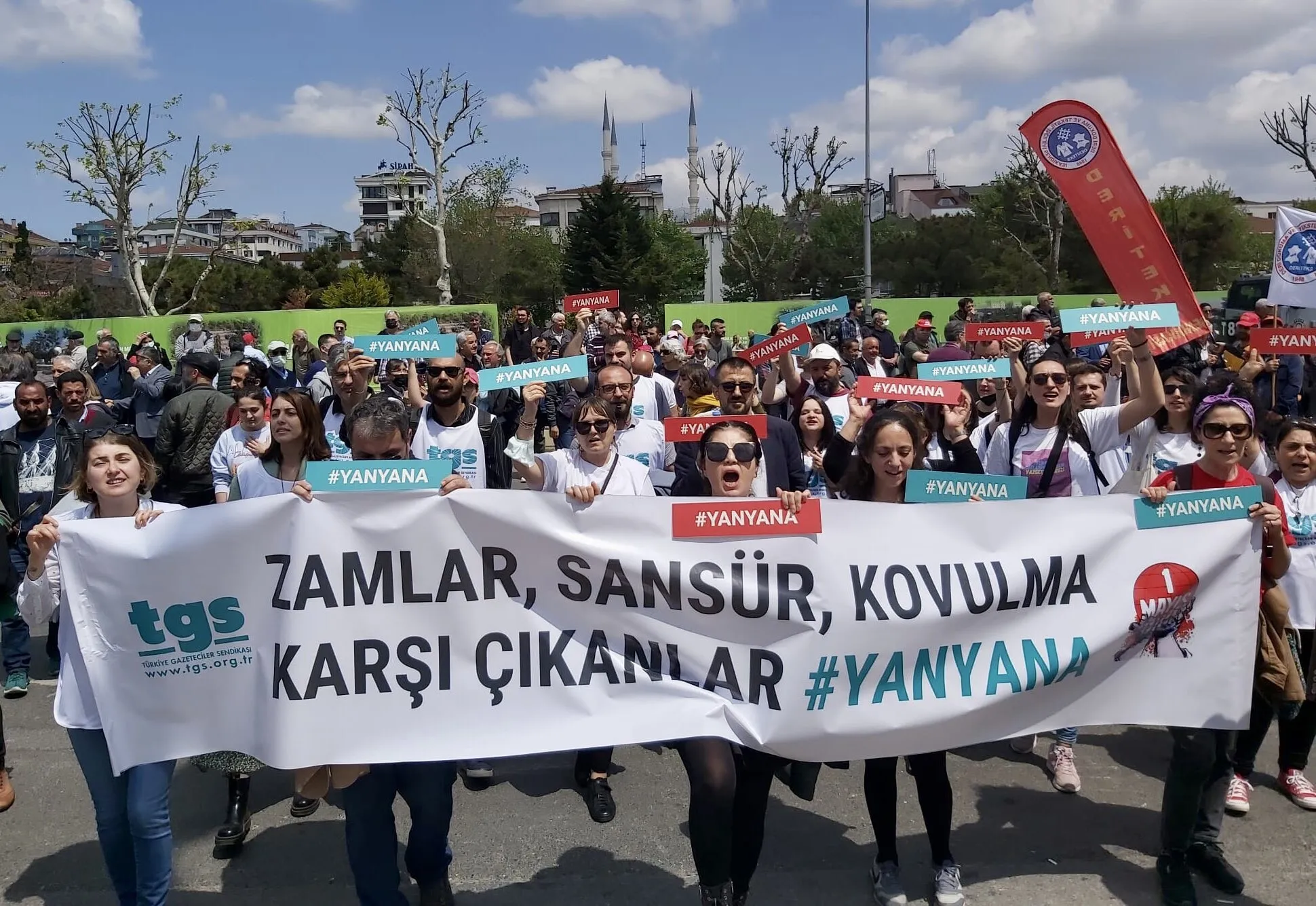 Φορείς του Τύπου οργάνωσαν διαδηλώσεις σε δέκα περιοχές της Τουρκίας