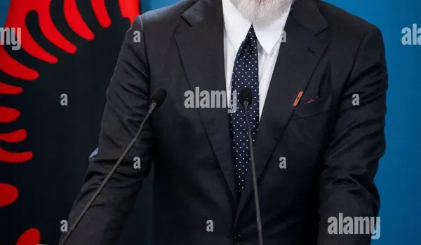 Ο Εντι Ράμα ζητά ηρεμία και καταγγέλλει «ξένα χέρια» πίσω από τις ταραχές